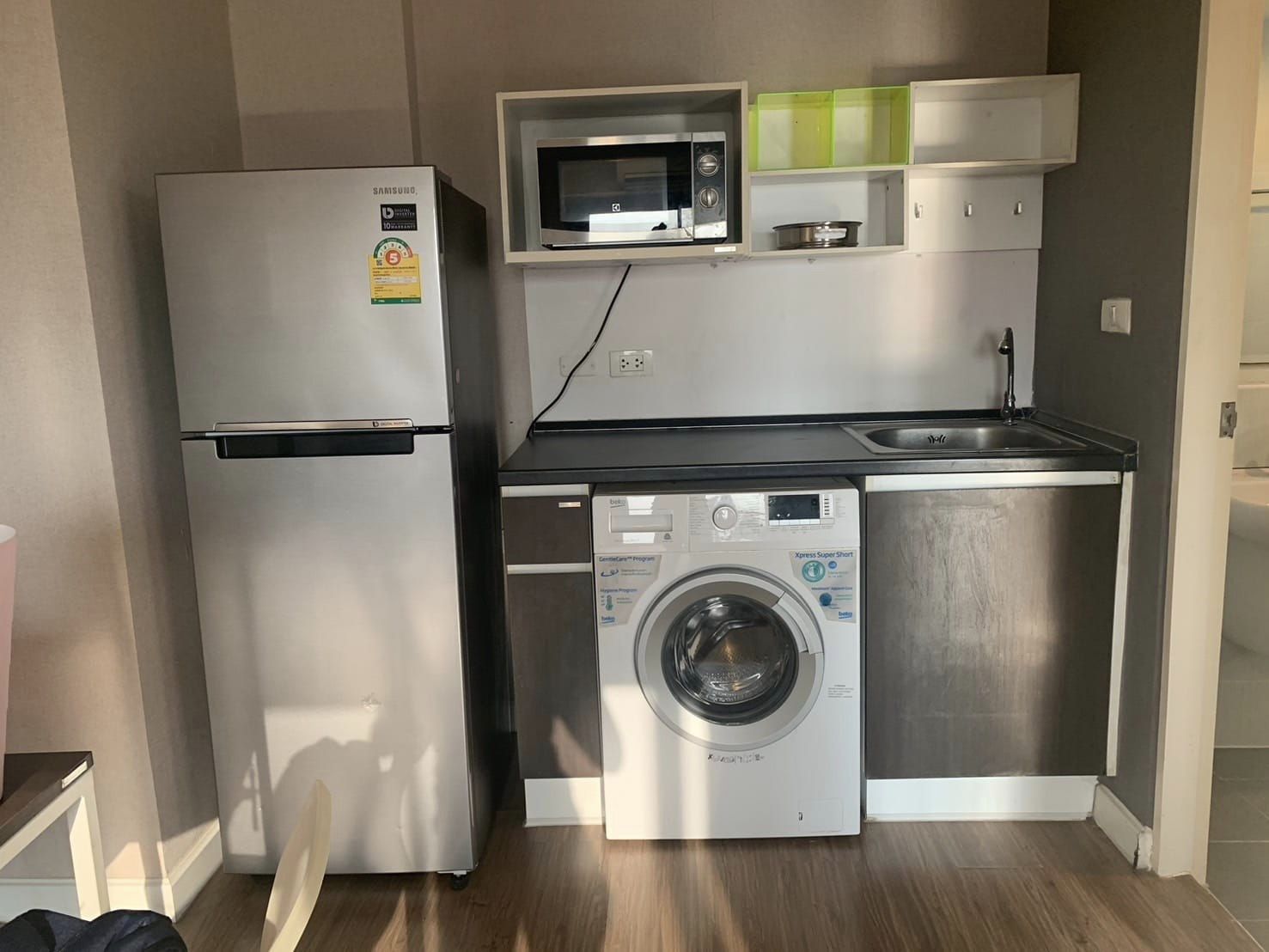 สนใจชมห้องติดต่อได้เลย Line ID: Smile-easy ปล่อยเช่าคอนโด Hallmark Ngamwongwan (ฮอลล์มาร์ค งามวงศ์วาน) - 1ห้องนอน 1ห้องน้ำ 1ห้องนั่งเล่น - ใกล้ MRT กระทรวจสาธารณสุข - ขนาดห้อง 31 ตรม. ชั้น 8 ตึก A