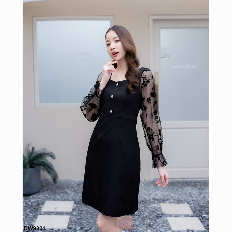 kudapy เดรสสั้นสีชมพู/สีน้ำตาล/สีดำ ทรงสวย เข้ารูป แขนผ้าชีฟองโปร่งลายดอกไม้ กิมมิคแต่งกระดุม งานซิปหลัง