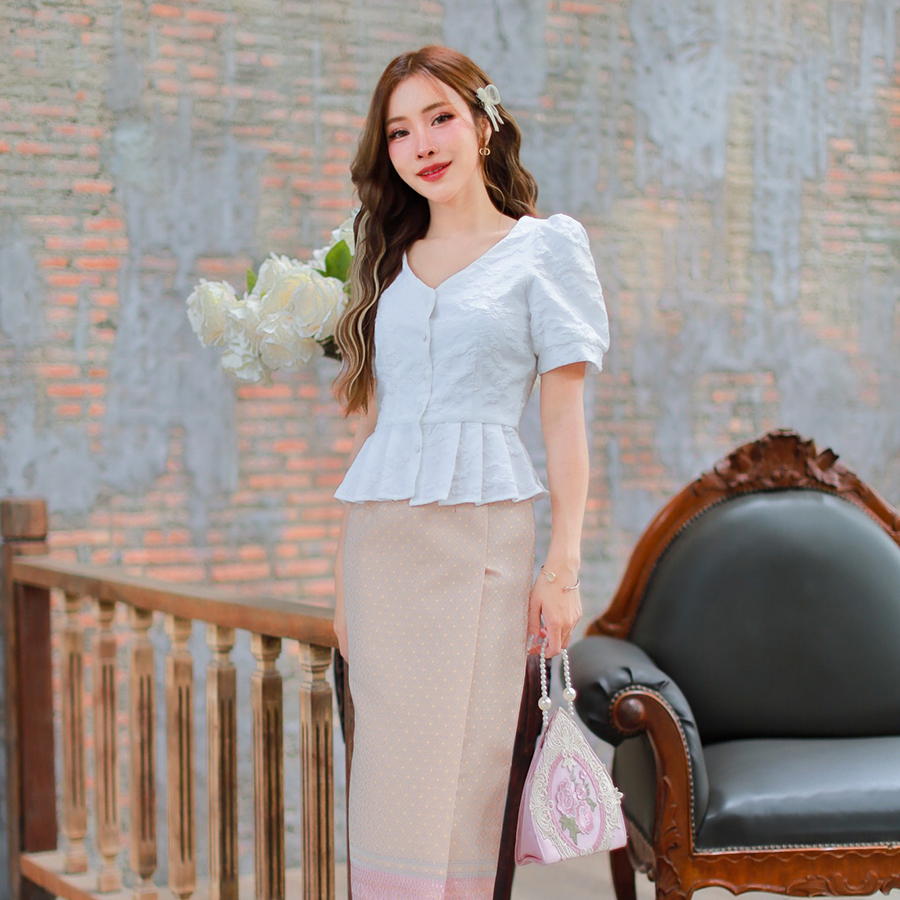 kudapy เสื้อสีขาว+ผ้าถุงสีฟ้า ,สีเหลืองทองทอลาย เซตเข้าชุดใส่ไปงานแต่งสวยๆ
