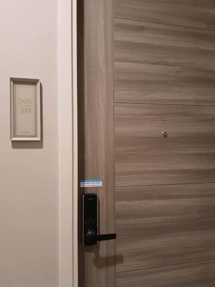 สนใจชมห้องติดต่อได้เลย Line ID: Smile-easy ปล่อยเช่าคอนโด ไนท์บริดจ์ คอลลาจ รามคำแหง (Knightsbridge Collage Ramkhamhaeng) - 1ห้องนอน 1ห้องน้ำ 1ห้องนั่งเล่น - ใกล้ MRT หัวหมาก - ขนาดห้อง 27 ตรม. ชั้น 12A