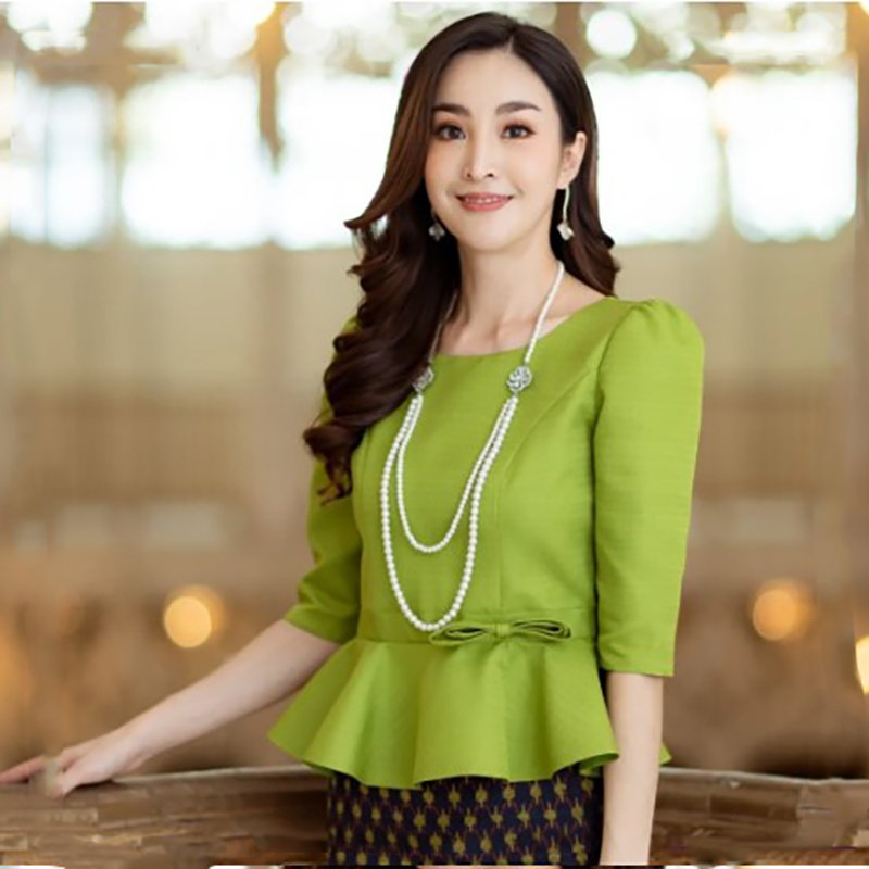 Kudapy เสื้อผ้าไหม สีม่วง สีเขียว สีเหลือง สีแดง คอกลม แขน 4 ส่วน เสื้อผ้าผู้หญิง เสื้อผ้าไหมผู้หญิง ชุดไทยประยุกต์ สวมใส่สบาย ดีไซค์สวยหรู สินค้าคุณภาพ