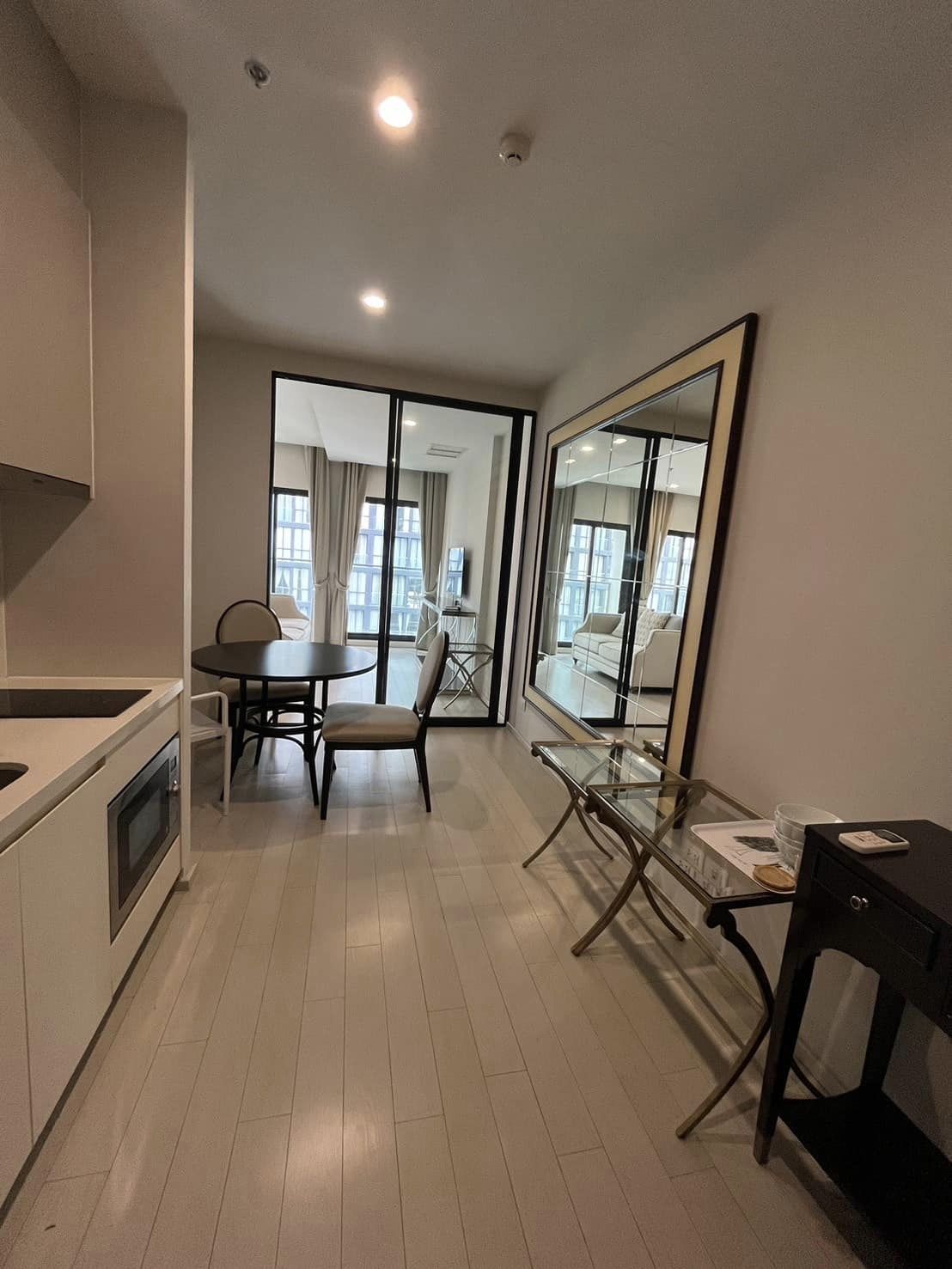 ปล่อยเช่าคอนโด Noble Ploenchit (โนเบิล เพลินจิต) - 1ห้องนอน 1ห้องน้ำ 1ห้องนั่งเล่น - ใกล้ BTS เพลินจิต - ขนาดห้อง 48 ตรม. ชั้น 12 ตึก A