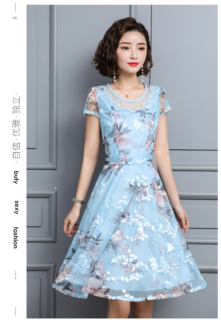 ชุดเดรสผ้าลูกไม้สีฟ้าพิมพลายแบบจีน ตัวเนื้อผ้าทั้งปักและพิมพ์ลายดอกกุหลาบ มีซับใน ซิบหลัง