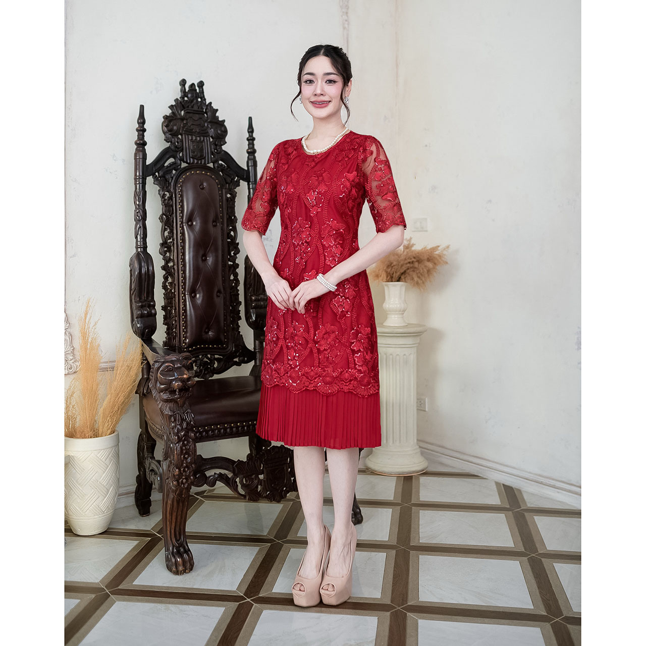 kudapy เดรสสั้นสีแดง/สีชมพุโอรส ผ้าลูกไม้เงาแต่งเลื่อมทั้งชุด สวยเนื้อผ้าดีมาก มีซับในทั้งชุดซิปหลัง