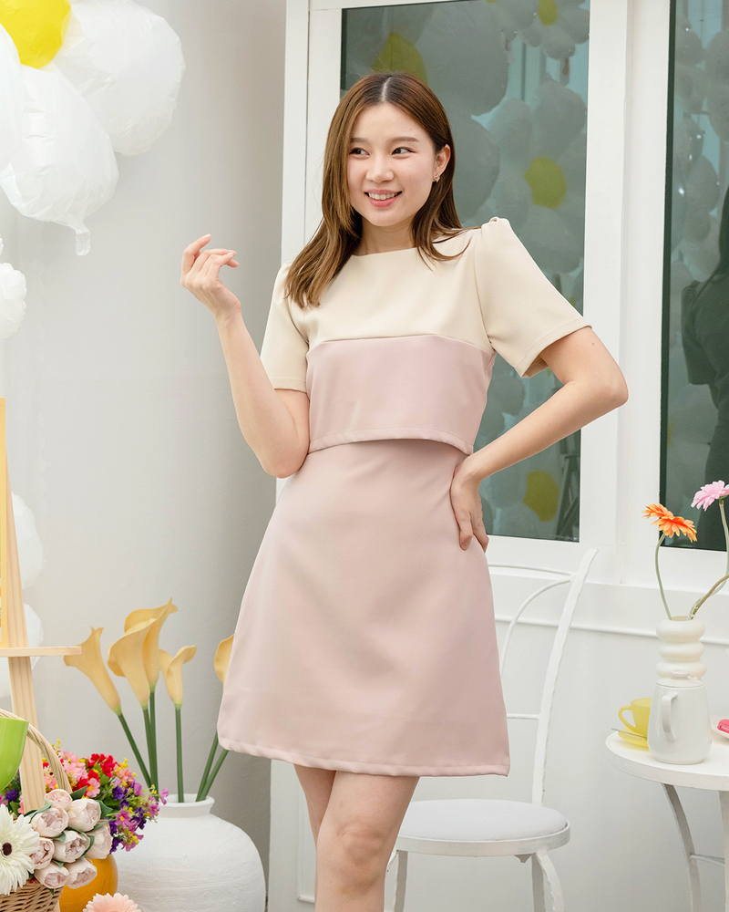 kudapy เดรสทรงเอแขนสั้นคอกลม ตัดต่อเล่นสีบ่าและแขน คู่สีทูโทนน่ารักมาก รูดไหล่ยกพองเบาๆเพิ่มความคิวท์