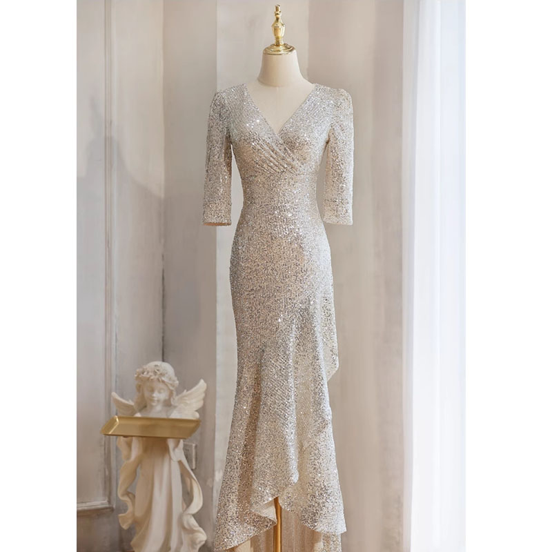 kudapy เดรสยาวสีเทาเงิน เดรสปักเลื่อมแขนสามส่วนกระโปรงทรงหางปลาหน้าสั้นหลังยาว เรียบหรูดูแพง สวยดูดี แบบสวยทันสมัย