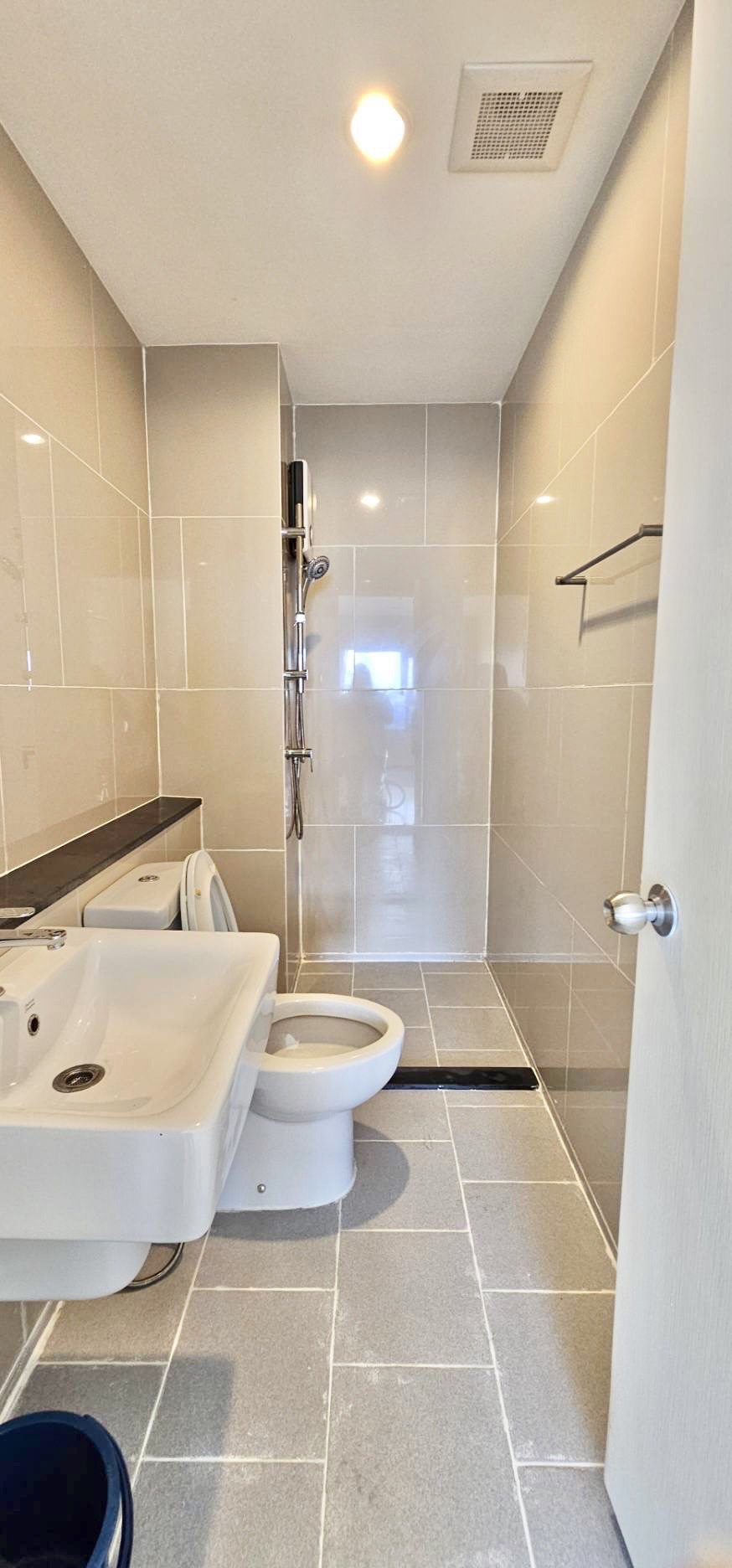 ให้เช่าคอนโด Aspire Sathorn - Ratchapruek (แอสปาย สาทร - ราชพฤกษ์) - 2ห้องนอน renovated ใหม่พร้อมเข้าอยู่ - การเดินทาง: รถไฟฟ้า BTS MRT บางหว้า 350 เมตร สามารถเดิน SKYWALK จากสถานีมาลงหน้าคอนโดได้เลย