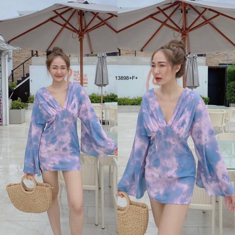 kudapy มินิเดรสเที่ยวทะเลสีฟ้า เดรสคอวีแขนบานลายมัดย้อม