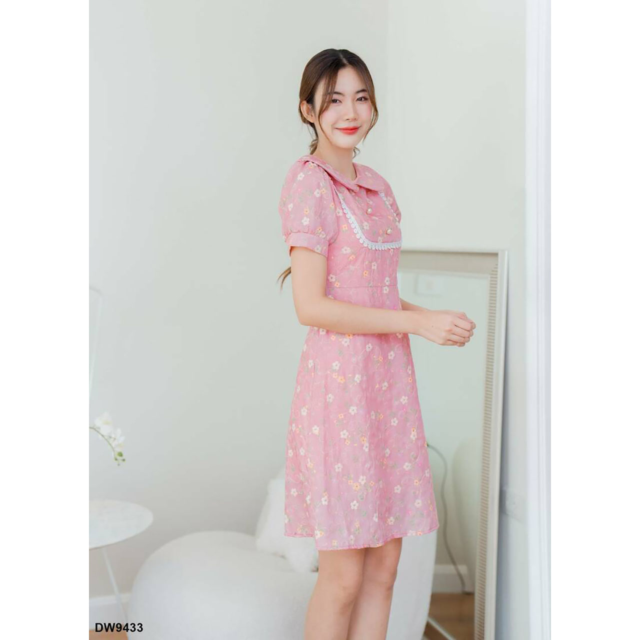 kudapy เดรสสั้นสีขาว/สีชมพู/สีแดง ทรงบานลายดอกคอกปก