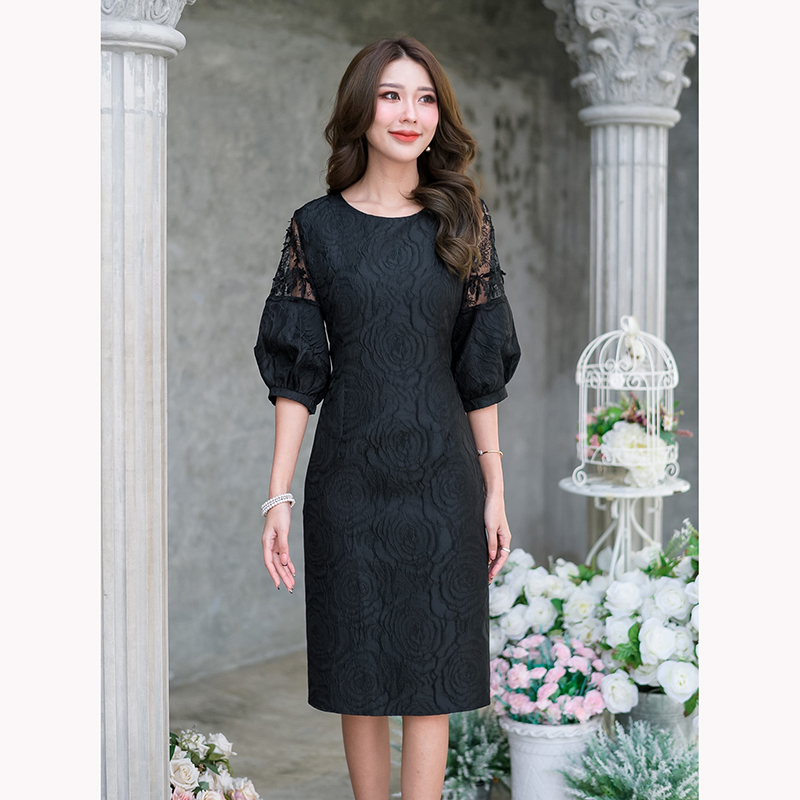 kudapy เดรสสั้นสีฟ้า/สีดำ/สีชมพู เป็นผ้าลายสวย เนื้อผ้า jacquard สามมิติ ลายสวยหรูมีมิติ ทั้งทรงทั้งผ้าสวยมากๆ ช่วงแขนตัดเย็บทรงบอลลูนจั้มปลายแขน