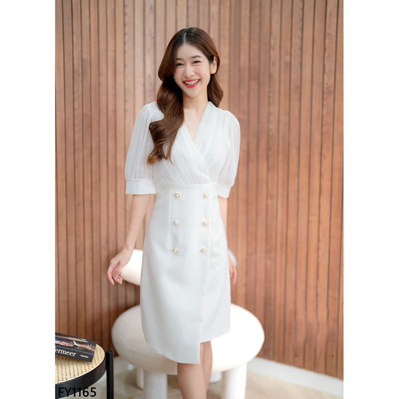 kudapy เดรสสั้นสีขาว/สีดำ จีบอกแขนจั๊มแต่งกระดุม ผ้าเบาใส่สบายสวยดูดีน่ารักมากๆ