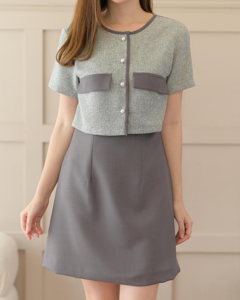 kudapy เดรสสั้นสีเบจ/สีดำ/สีเทาเข้ม/สีชานม ดีไซน์สวย ตัดต่อช่วงตัวคล้ายเชิ้ต เนื้อผ้าชาแนล กระดุมมุกแกะได้จริง แต่งกุ๊นเล่นสีทูโทน เย็บกลับซับในทั้งตัว