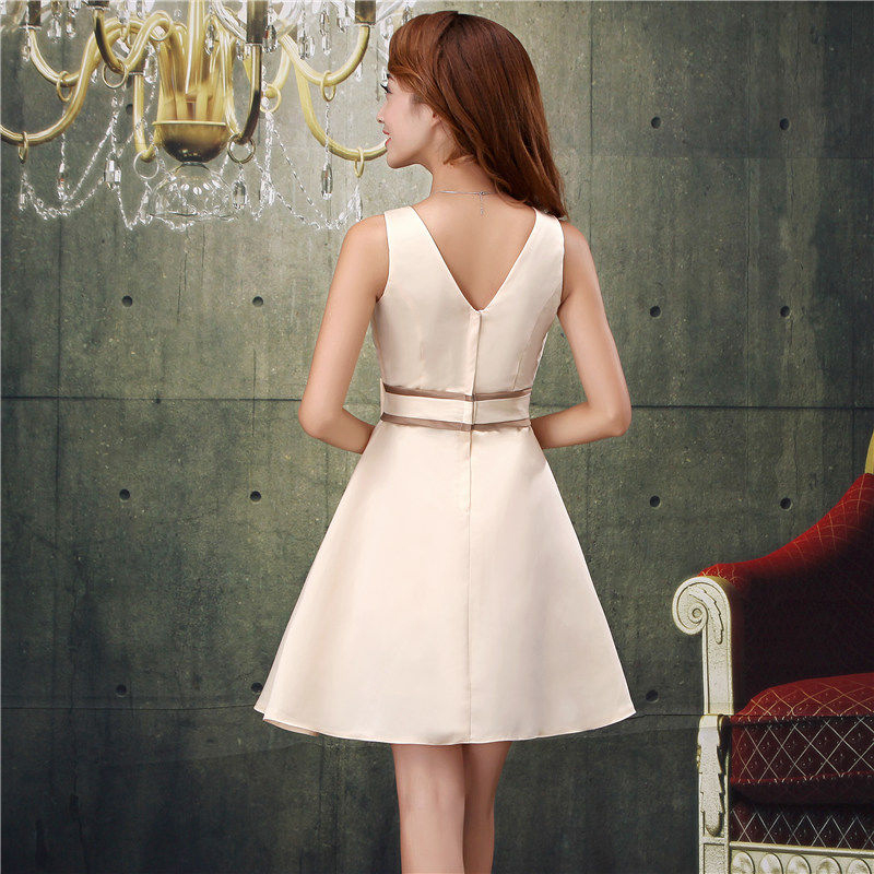 kudapy เดรสสั้นสีครีม/ม่วง แขนกุด ผ้าซาติน คาดเอวสีทอง แต่งโบว์ตรงเอว