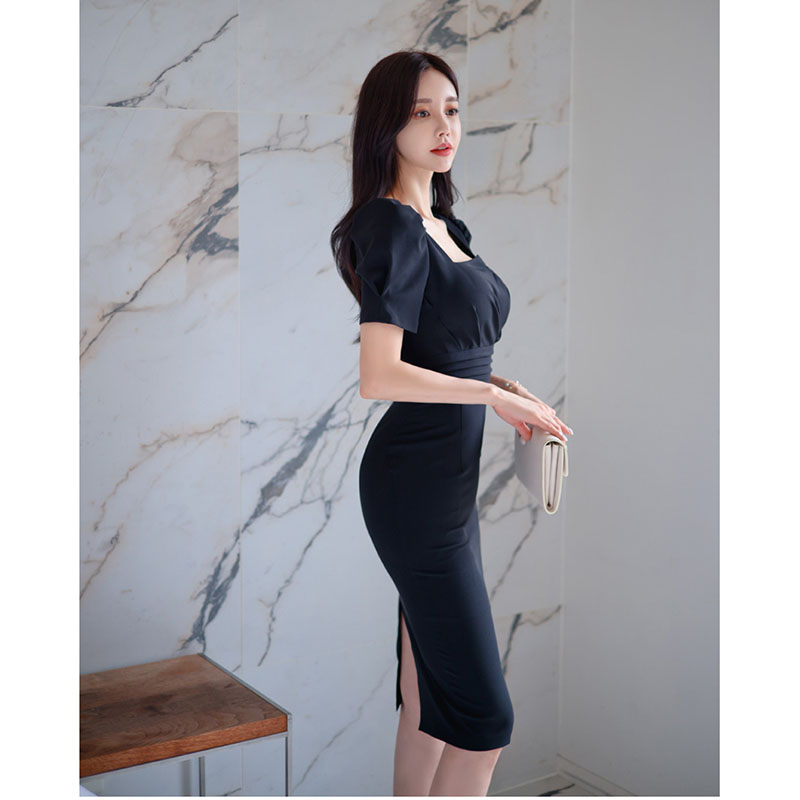 kudapy เดรสสั้นสีดำ สวยสุภาพ ด้านหน้าคอเหลี่ยม ด้านหลังคอวีแขนสั้น ทรงสวยเข้ารูป ผ้าฝ้ายผสมเนื้อดี ชุุดมีซิปหลัง