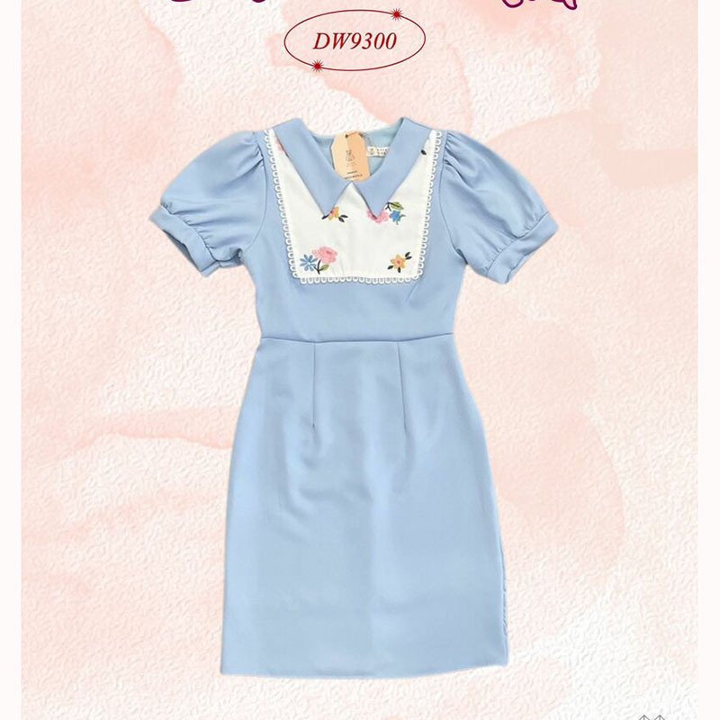 kudapy เดรสสั้นสีชมพู/สีฟ้า/สีดำ ปักอกลายดอกไม้ คอปก เนื้อเบาใส่สบาย