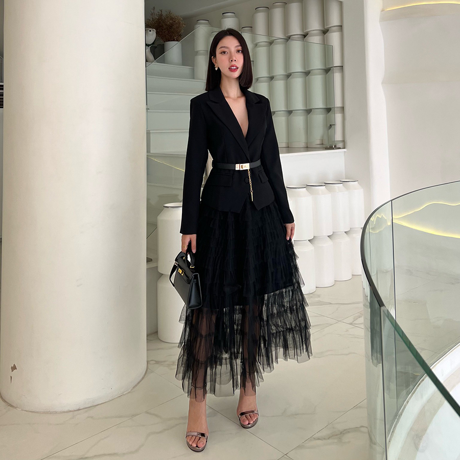 kudapy set Blazer+Skirt +เข็มขัด สีน้ำตาล, ดำ, ชมพู, กรม เสื้อสูทกระเป๋าจริง มีฟองน้ำเสริมไหล่บางๆ ทรงสวย มีซับในทั้งตัว แขนแต่งกระดุมเม็ดเล็ก เพื่อให้ดูดี มาพร้อมกับกระโปรงทูทู่