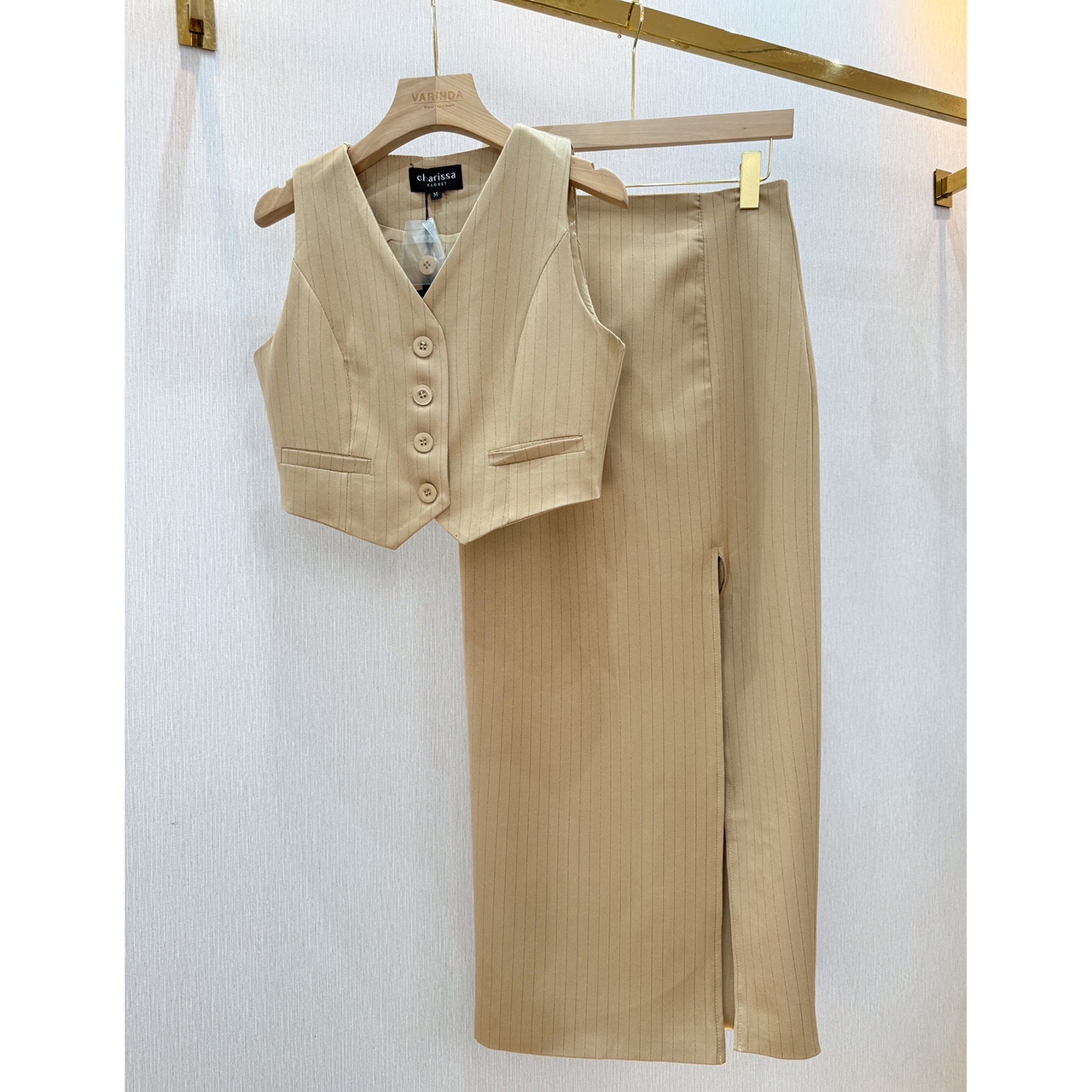 kudapy ชุดเซ็ทสีชมพูกะปิ/สีชมพูนู้ด/สีครีม ลายริ้วเสื้อแขนกุด+กระโปรงยาวผ่าหน้า สวยเกร๋มาก