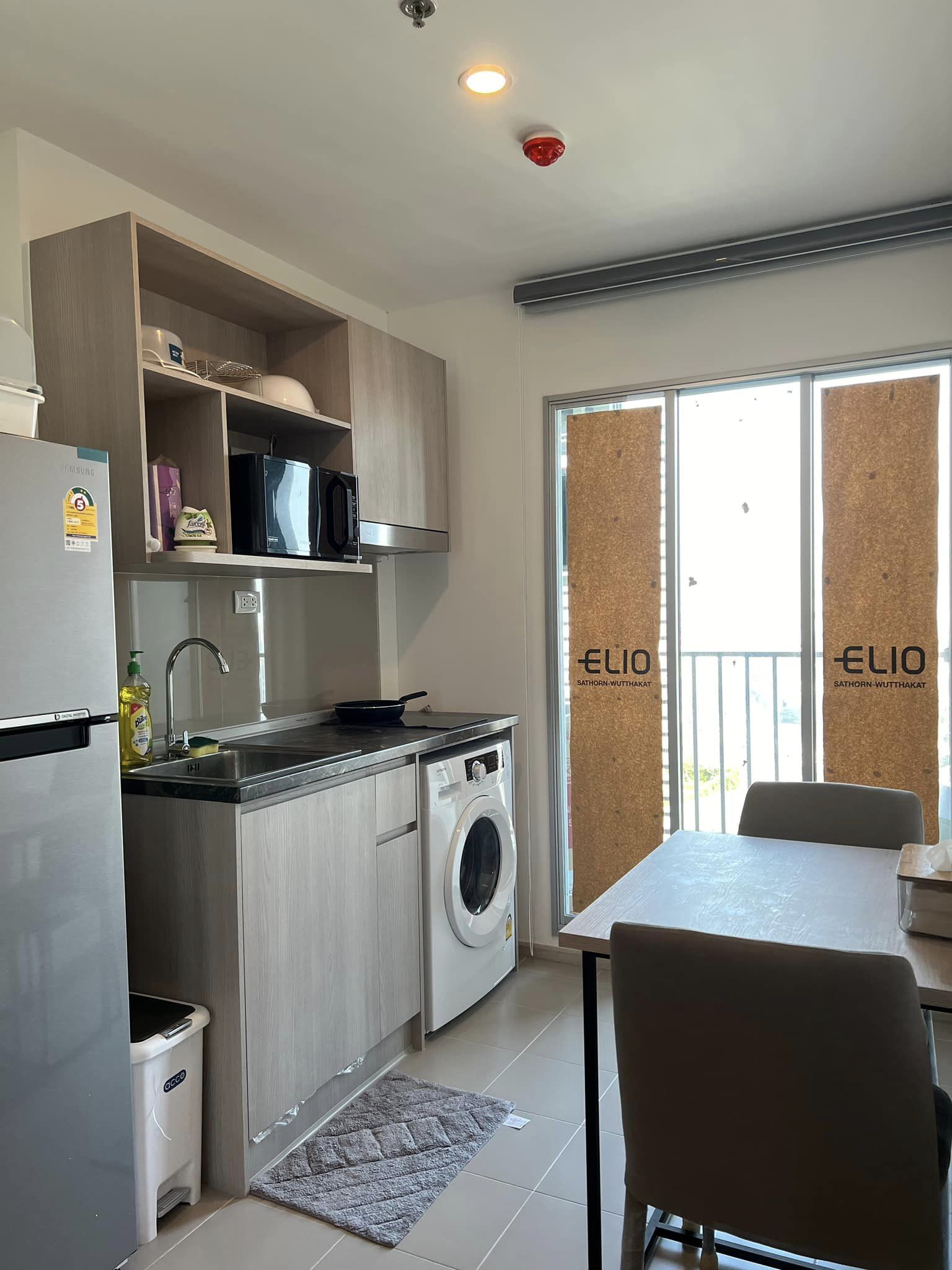 สนใจชมห้องติดต่อได้เลย Line ID: Smile-easy ปล่อยเช่าคอนโด Elio Sathorn - Wutthakat (เอลลิโอ สาทร - วุฒากาศ) - 1ห้องนอน 1ห้องน้ำ 1ห้องนั่งเล่น - ใกล้ BTS วุฒากาศ - ขนาดห้อง 31.40 ตรม. ชั้น 40 ตึก A