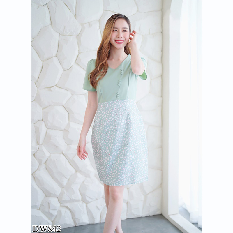 kudapy เดรสสั้นสีชมพู/สีเขียว คอวีกระโปรงลายดอก