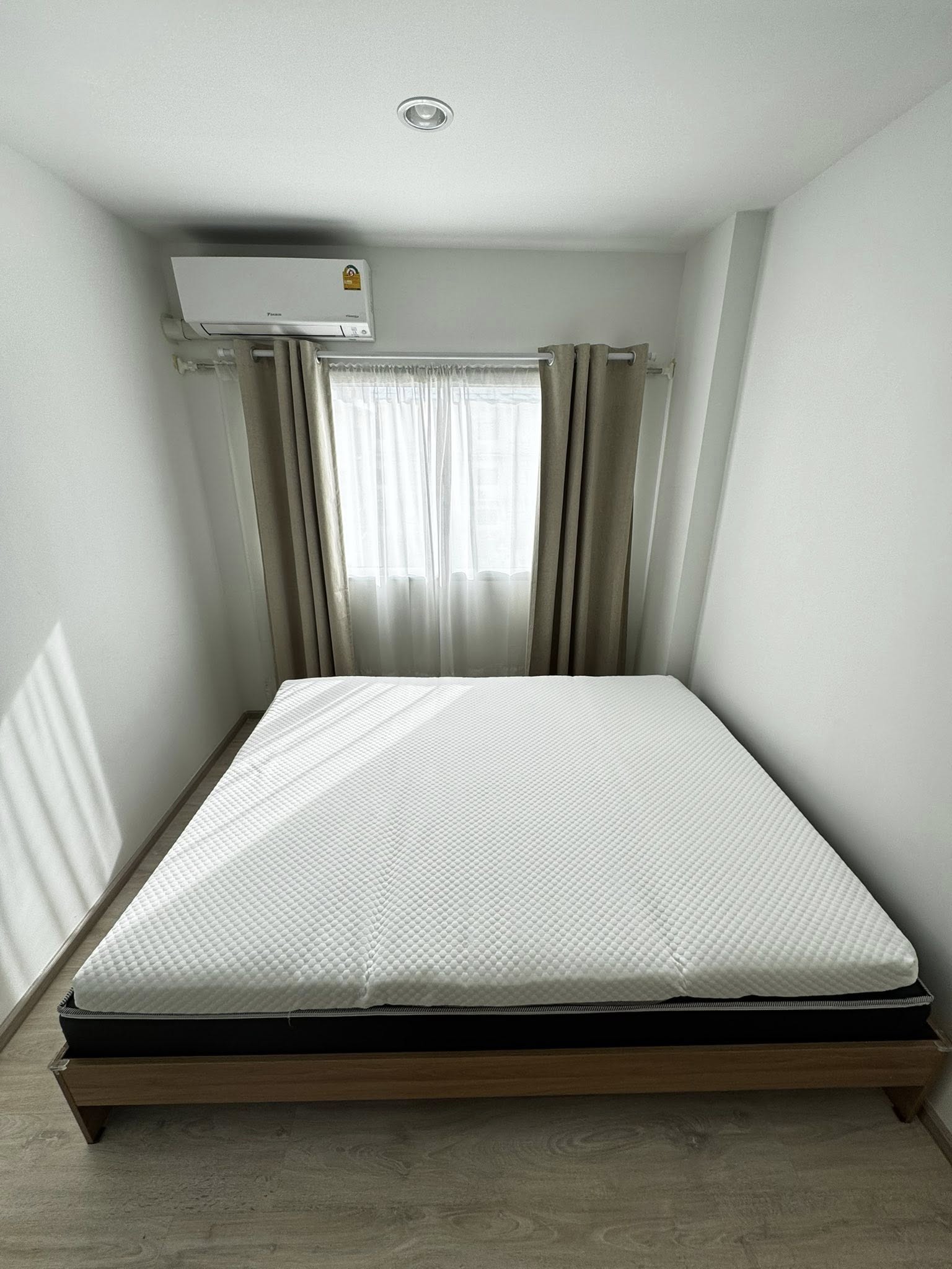 ให้เช่าคอนโด SENA Kith MRT Bangkae Phase 2 (เสนา คิทท์ เอ็มอาร์ที-บางแค เฟส 2) Low Rise โซนพื้นที่ MRT บางแค ห้องแบบ 1ห้องนอน 1ห้องน้ำ ขนาดห้อง 26 ตรม. ชั้น 4 ตึก B