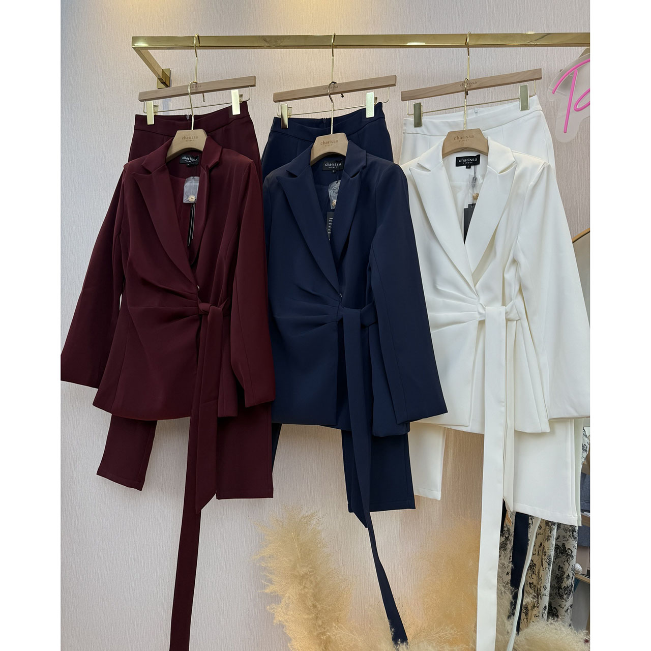 kudapy ชุดเซ็ทเสื้อสูททรงทันสมัย+กางเกง เสื้อแต่งจับจีบเพื่อให้ดูผอมเพรียม ด้านในเสื้อติดแป๊ก2 เม็ด