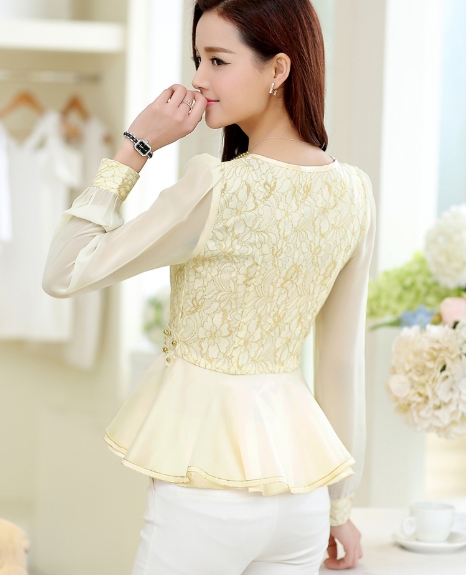 kudapy เสื้อลูกไม้สีครีมแขนยาว ทรงเข้ารูป คอกลมปักดอกไม้และ ปักลูกไม้และ ต่อชายระบายช่วงเอว