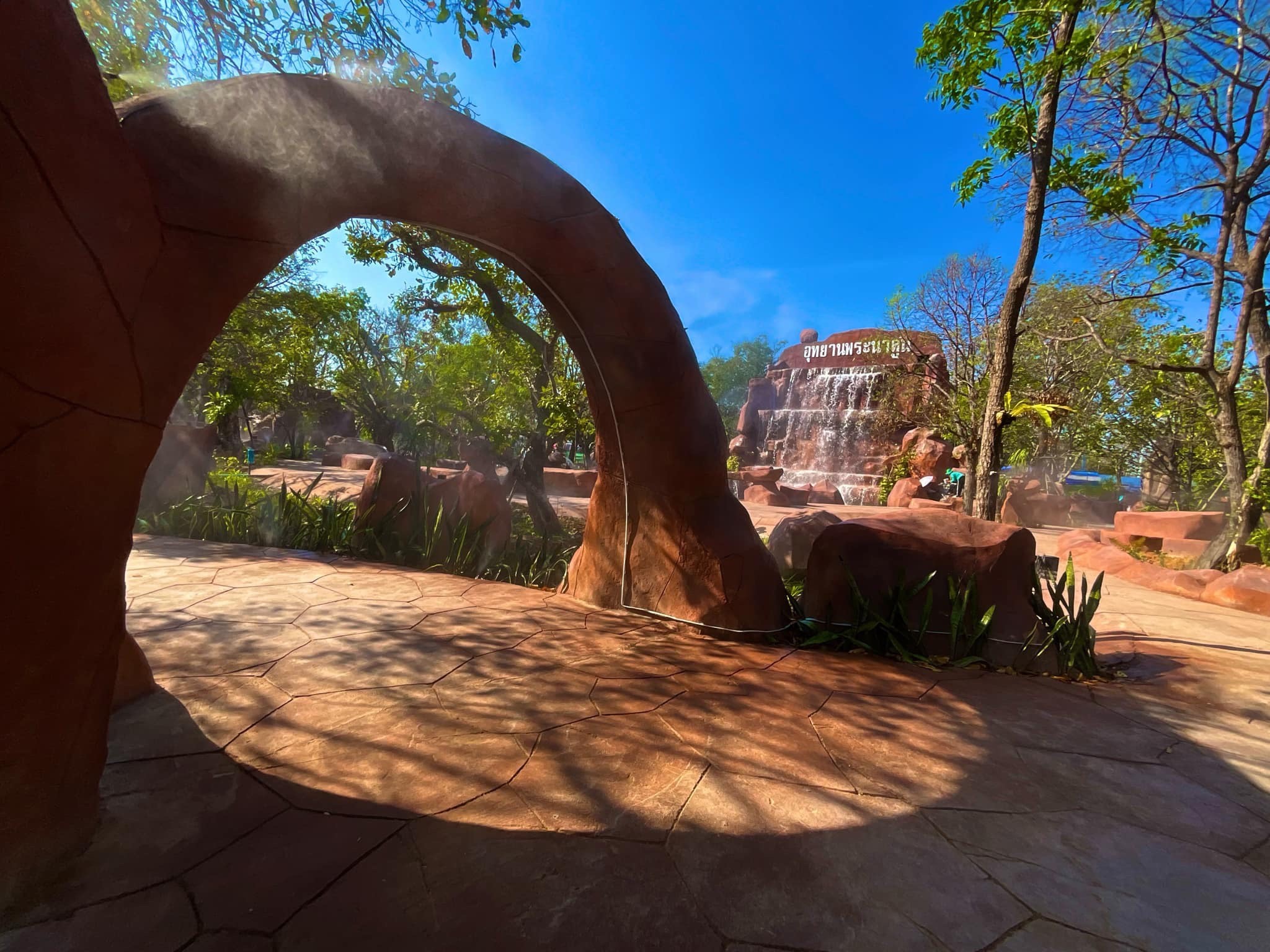 บรรยากาศการให้เยี่ยมชม #สวนพุทธศิลป์ #อุทยานพระนาดูนทะลุมิติ จ.มหาสารคาม สอบถาม โทร 061-6592998