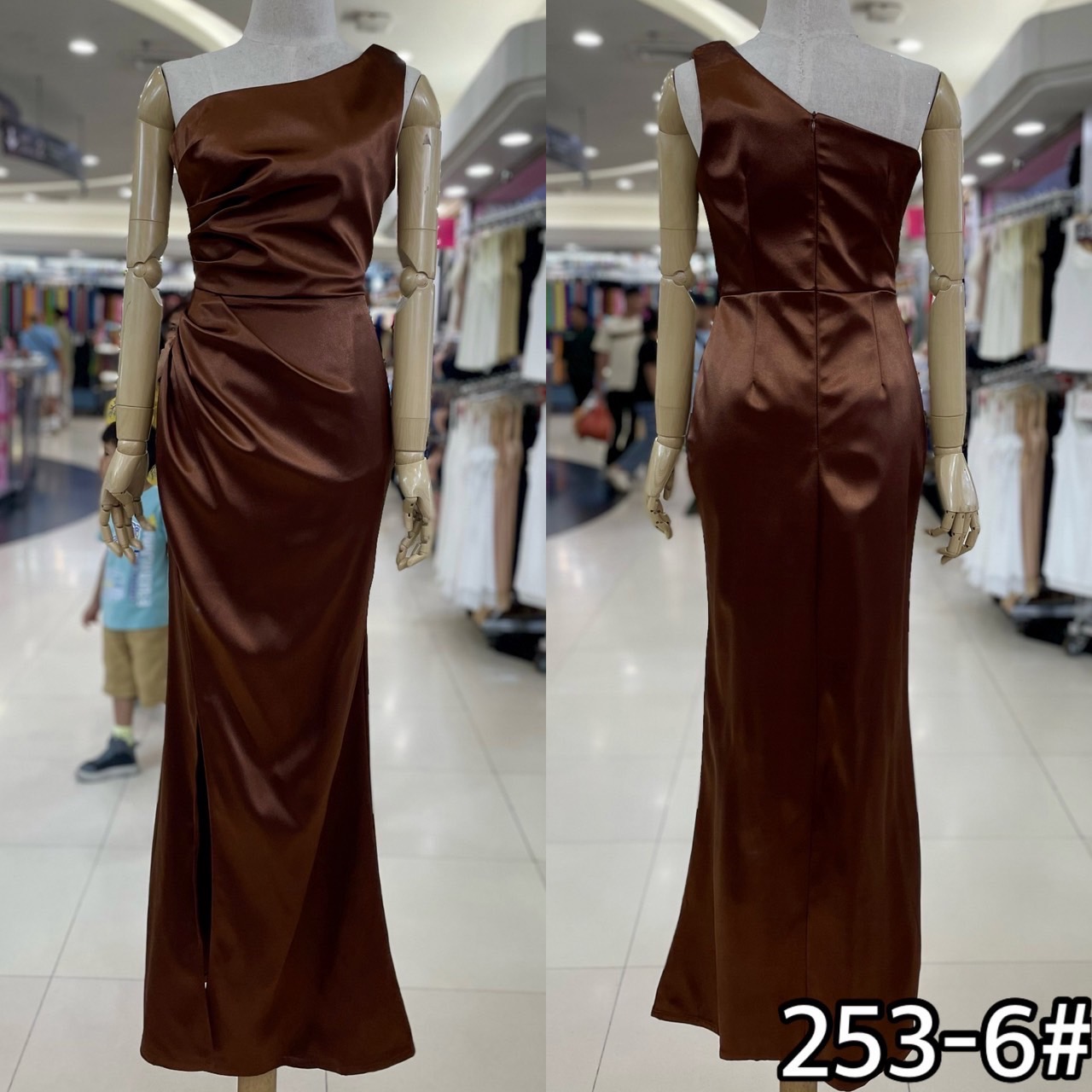 kudapy เดรสยาว บ่าเดี่ยวจับจีบช่วงเอว ผ่ากระโปรงสาบทบหน้า ผ่าข้างเดินโชว์ขา