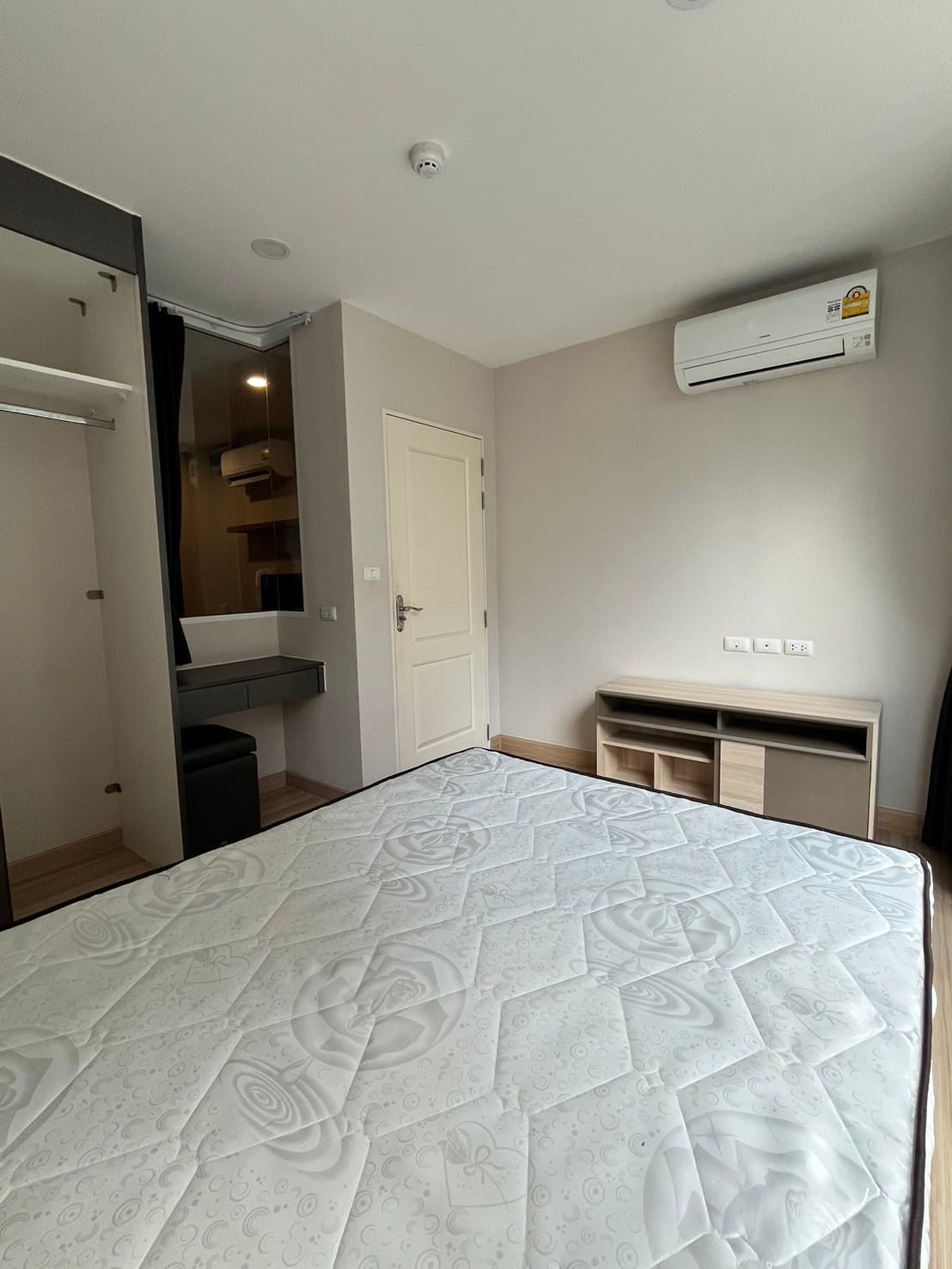 ปล่อยเช่าคอนโด Chateau in Town Charansanitwong 96/2 (ชาโตว์ อินทาวน์ จรัญสนิทวงศ์ 96/2) - 1ห้องนอน 1ห้องน้ำ 1ห้องนั่งเล่น 1ห้องครัว - ใกล้ MRT บางอ้อ - ขนาดห้อง 30 ตรม. ชั้น 2 ตึก A