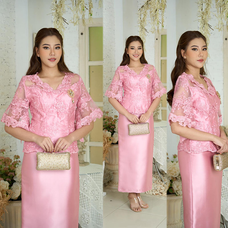 kudapy ชุดเซทสีชมพู ผ้าไหมญี่ปุ่นเนื้อหนา เสื้อคอวีแต่งลูกไม้เนื้อนิ่ม แขนระบาย เย็บไล่ความยาวให้ทรงแขนเสื้อเก๋
