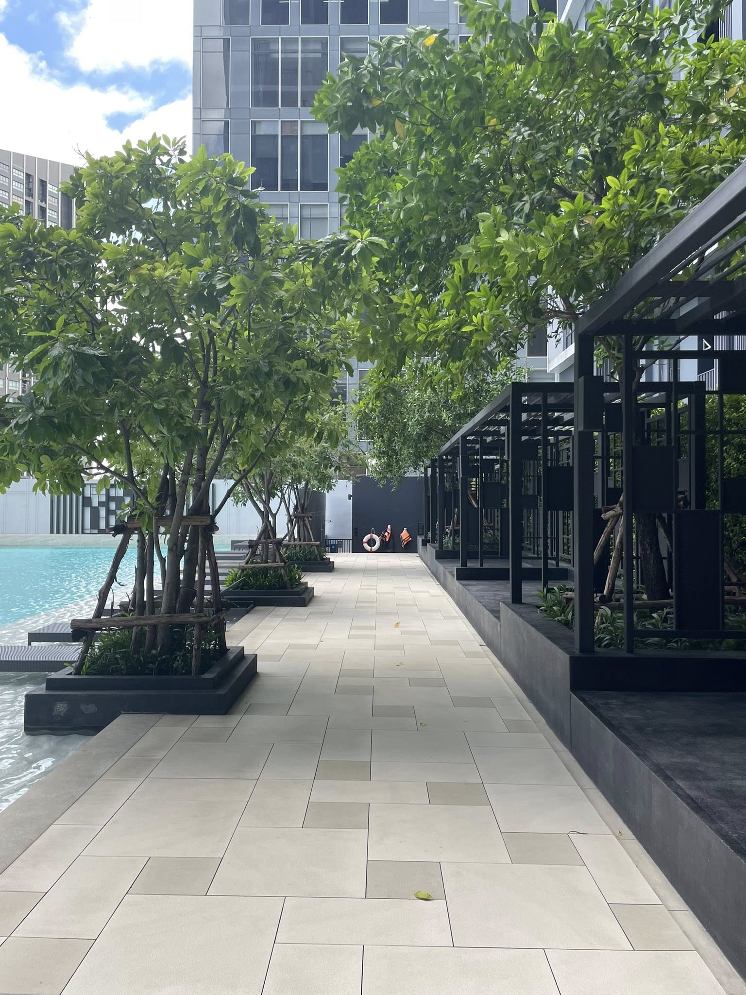 ขายคอนโด Metris Rama 9 - Ramkhamhaeng (เมทริส พระราม 9 - รามคำแหง) โซน รถไฟฟ้า ARL รามคำแหง 1ห้องนอน / 1ห้องน้ำ / เลี้ยงสัตว์ได้ ขนาดห้อง 30.65 ตรม. ชั้น 8