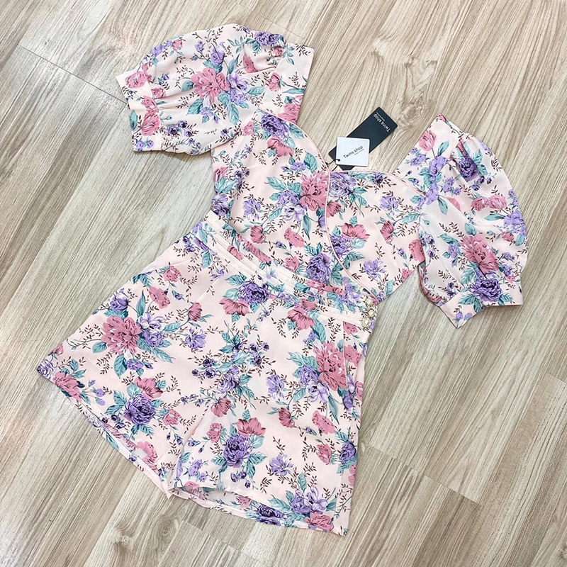 kudapy เซทเสื้อ+กางเกงสีชมพู ลายดอกไม้ ขาสั้นเอวสูง เนื้อผ้าพิมพ์ลายดอกไม้โทนชมพูสีสวยเนื้อผ้านิ่มพริ้วมากๆ