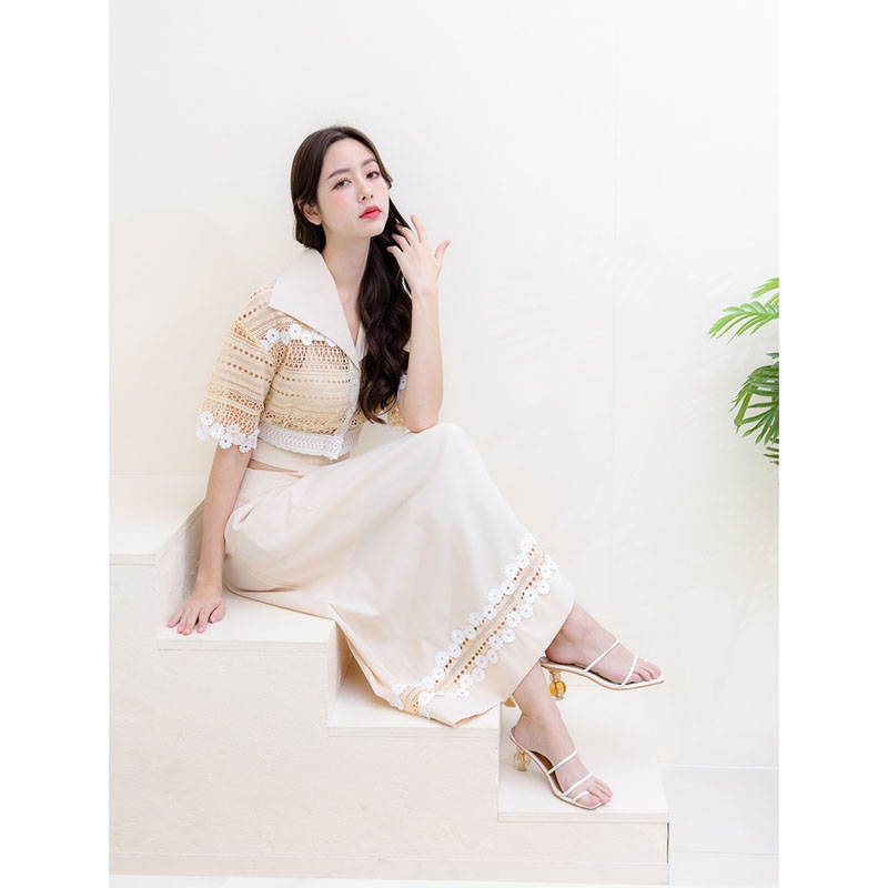 kudapy ชุด Set เสื้อครอป + กระโปรงยาวสีครีม บอกเลยว่าห้ามพลาดน้าา รุ่นนี้ใส่แบบชิคๆ ไปคาเฟ่ ไปเที่ยว ได้หลายลุคเลย