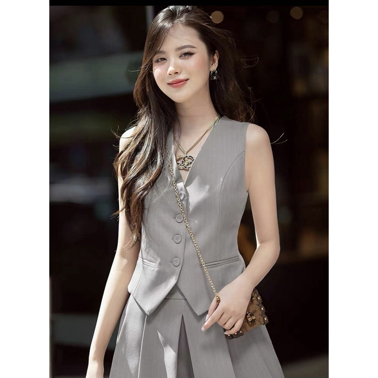 kudapy set เสื้อ vest มาพร้อมกับกระโปรงจับจีบ(ซับในเป็นกางเกง) ตัวเสื้อมีซับในทั้งตัว เสื้อมีฟองน้ำ กระโปรงเป็นซิปข้าง