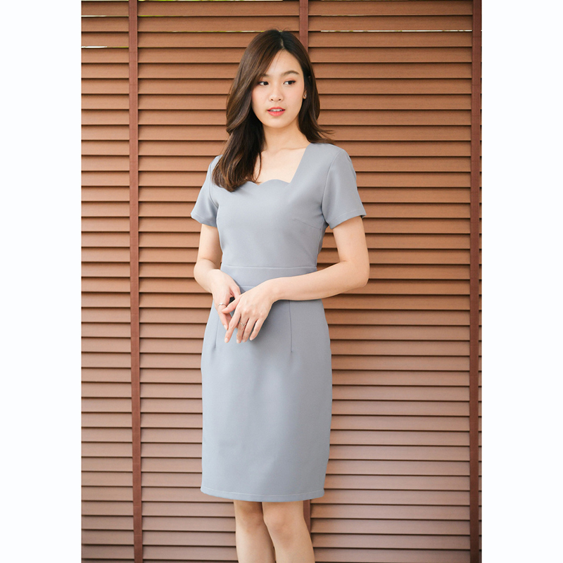 kudapy เดรสสั้นคอหัวใจแขนสั้นสีกรม/สีเทา เข้ารูปเอว ทรงสวยเป๊ะมาก เนื้อผ้าหนามีน้ำหนัก ซับในทั้งตัว ใส่ได้ตลอด