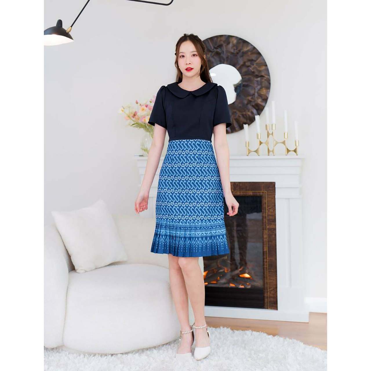 kudapy เดรสสั้นสีขาว/สีแดง/สีชมพู คอบัวกระโปรงลายไทย