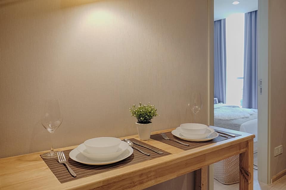 ให้เช่าคอนโด Noble Revolve Ratchada (โนเบิล รีวอลฟ์ รัชดา) - ห้องตกแต่งเฟอร์เครื่องใช้ไฟฟ้าครบ - การเดินทาง: ใกล้ MRT สถานีศูนย์วัฒนธรรม - ใกล้ Esplanade รัชดา Central พระราม