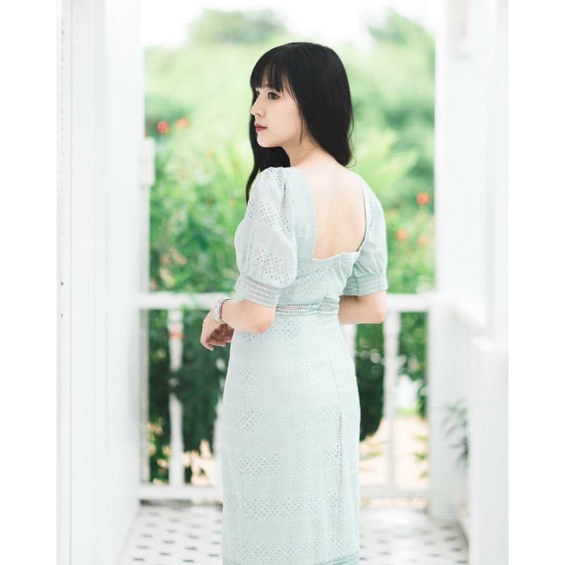 kudapy เดรสยาวสีสีเขียว/สีขาว/สีครีม/สีดำ สุดเจ้าหญิง ตั้งแต่เคยมีมา งานฉลุลูกไม้ลายสวย มากคะ ดีเทลลูกไม้ตัดต่อลายได้เป๊ะมาก