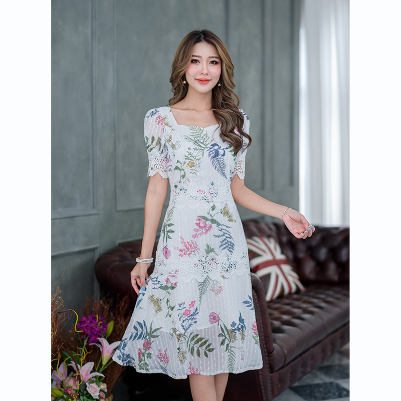 kudapy เดรสสั้นสีชมพูนู้ด/สีขาว ผ้าเนื้อเบาใส่สบายเนื้อนิ่ม ลายสวย เป็นผ้าพิมพ์ลายดอกไม้ใบไม้หวานๆ