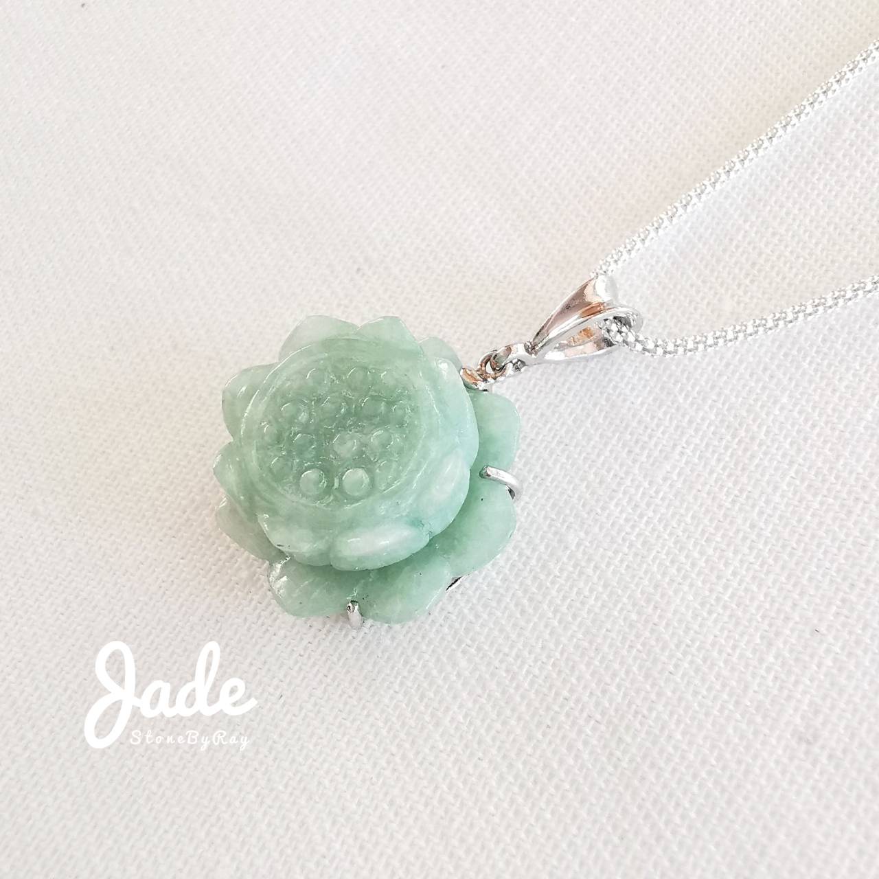 สร้อยคอเงินจี้หยกแกะสลักรูปดอกบัว