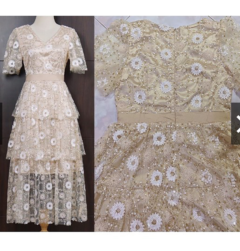 kudapy เดรสยาวสีครีมทอง คอวี ลูกไม้ แขนสั้น เนื้อผ้าลูกไม้มุ้งปักลายด้วยเลื่อม และดิ้นสีทอง