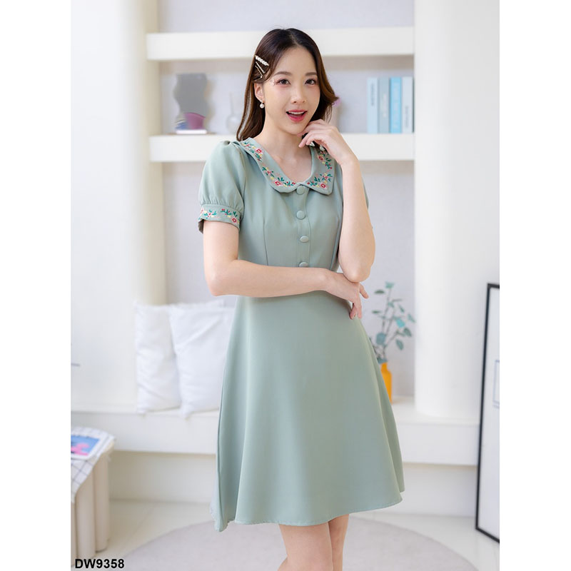 kudapy เดรสสั้นสีเทา,สีเขียว,สีชมพู เดรสทรงบาน คอบัว ปักดอกไม้ งานมีซับใน ซิบหลังอย่างดี