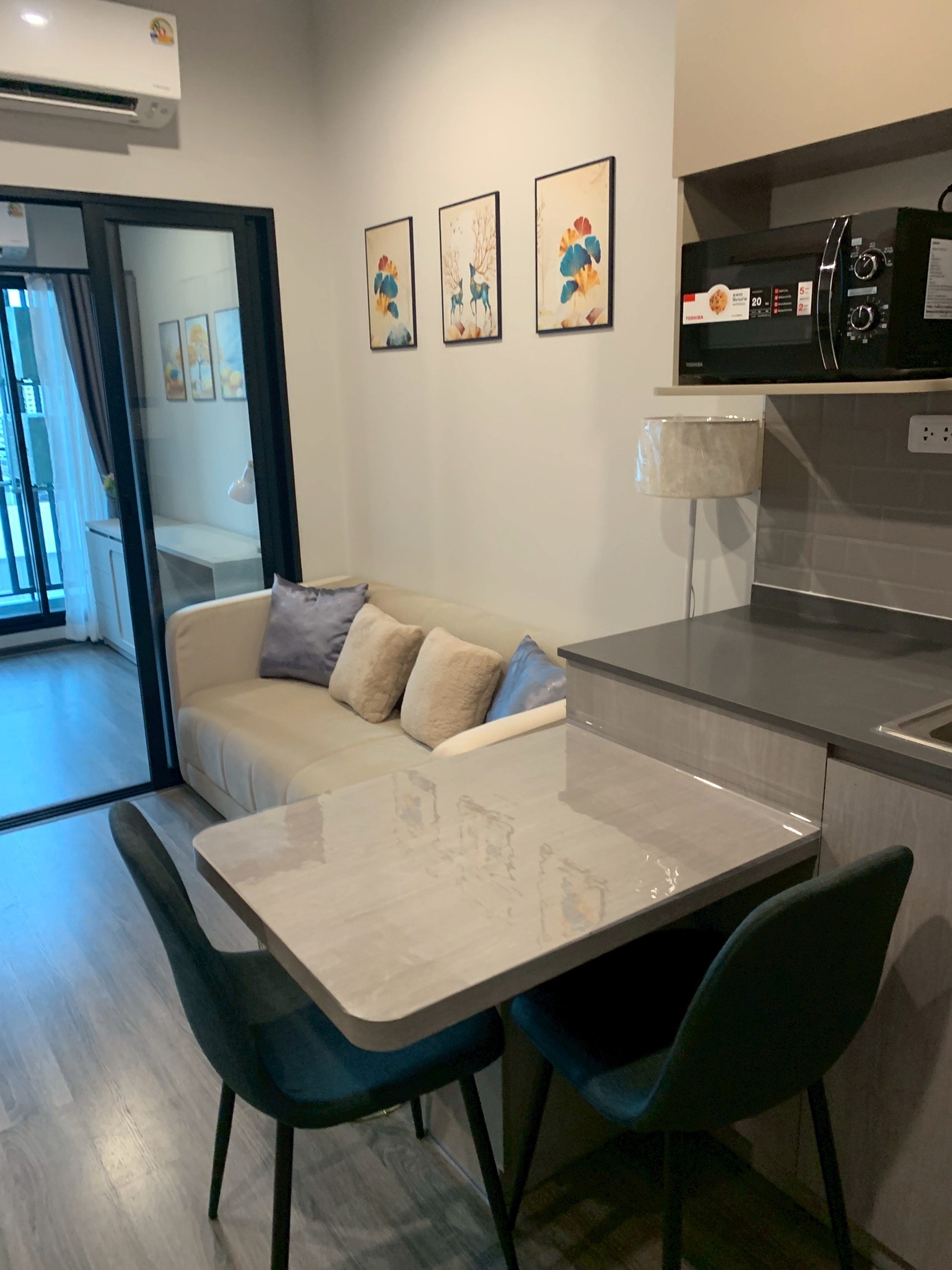 ให้เช่าคอนโด Ideo Ramkhamhaeng - Lam Sali Station (ไอดีโอ รามคำแหง - ลำสาลี สเตชั่น) โซนพื้นที่ รามคำแหง บางกะปิ BTS ลำสาลี ห้องแบบ 1ห้องนอน / 1ห้องน้ำ / 1 ห้องทำงาน ขนาดห้อง 35 ตรม. ชั้น 11