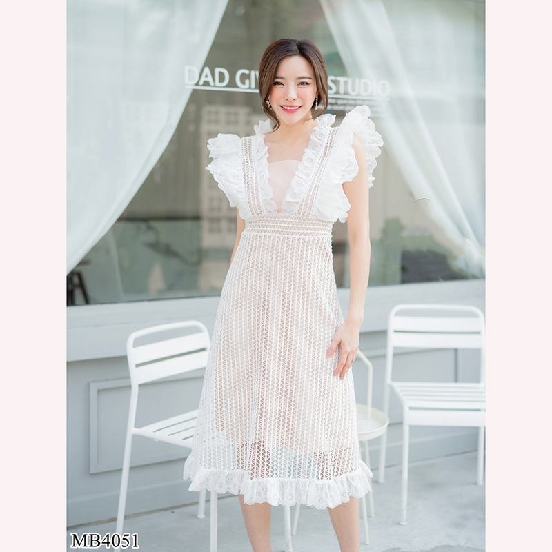 kudapy เดรสยาวสีชมพู/สีแดง/สีขาว แขนกุ ผ้าดลูกไม้แต่งระบาย2ชั้น ซับในสีครีม เดรสยาวคลุมเข่า