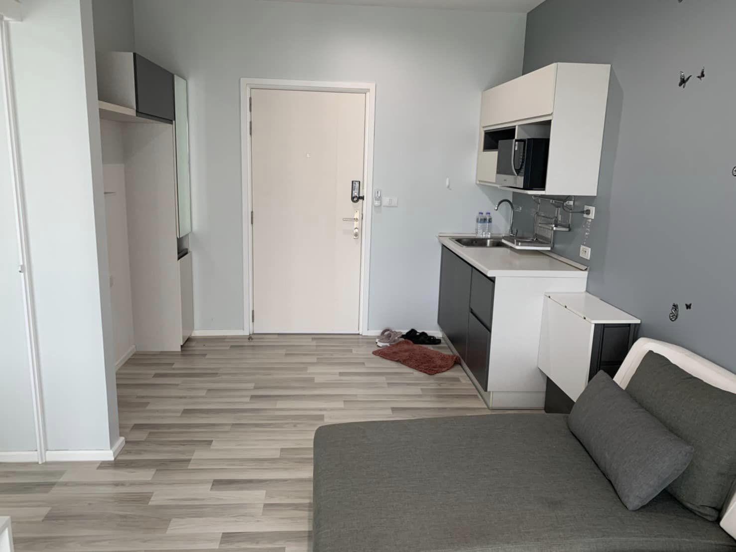 ให้เช่าคอนโด The Key Wutthakat (เดอะ คีย์ วุฒากาศ) - ตกแต่งเฟอร์ครบทาสีใหม่มีเครื่องซักผ้า - การเดินทาง: ใกล้ รถไฟฟ้า BTS วุฒากาศ