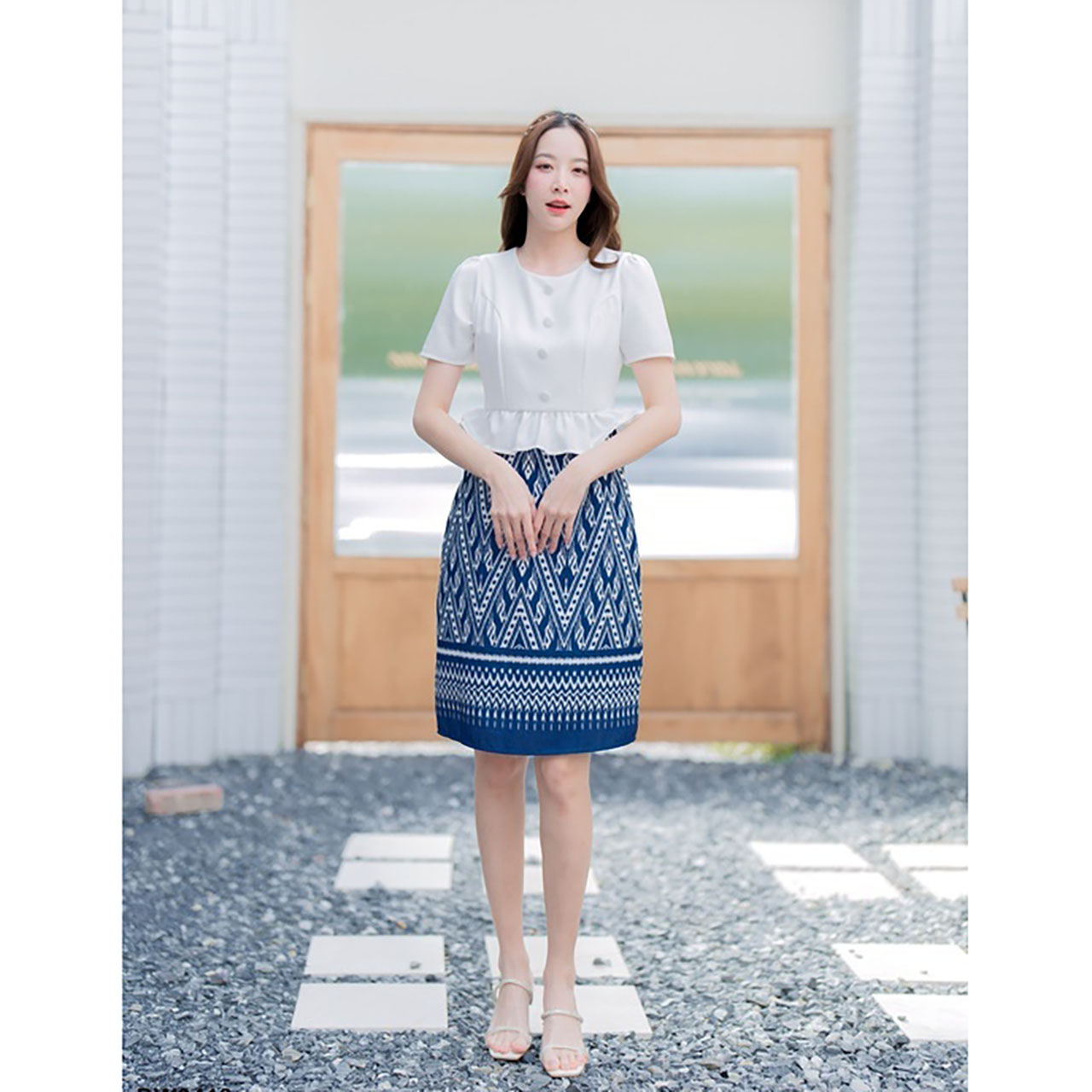 kudapy เดรสสั้นสีม่วง/สีชมพุ/สีกรม กระโปรงลายไทยชายเสื้อระบายแต่งกระดุม