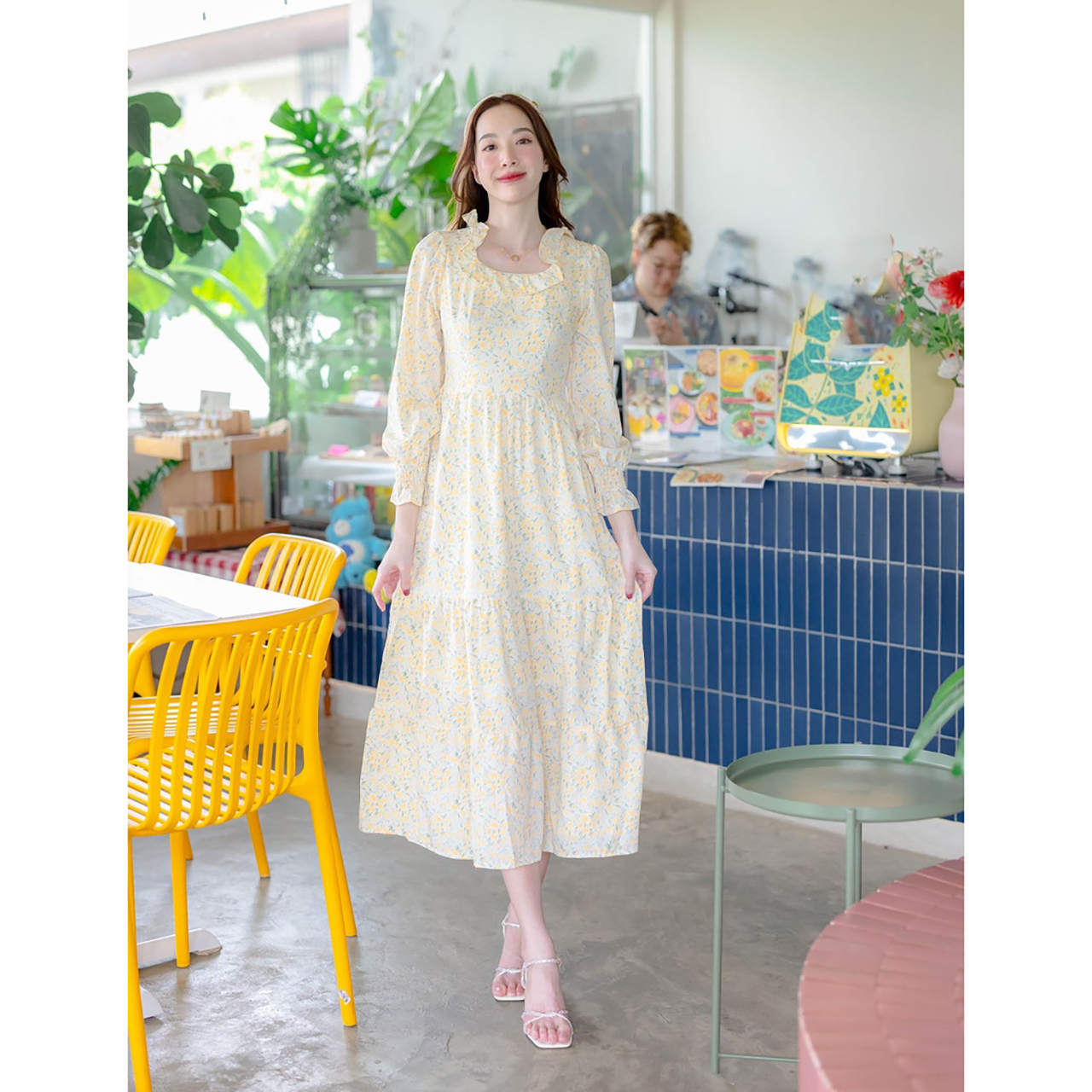 kudapy เดรสตัวยาวแขนยาวแต่งคอระบาย