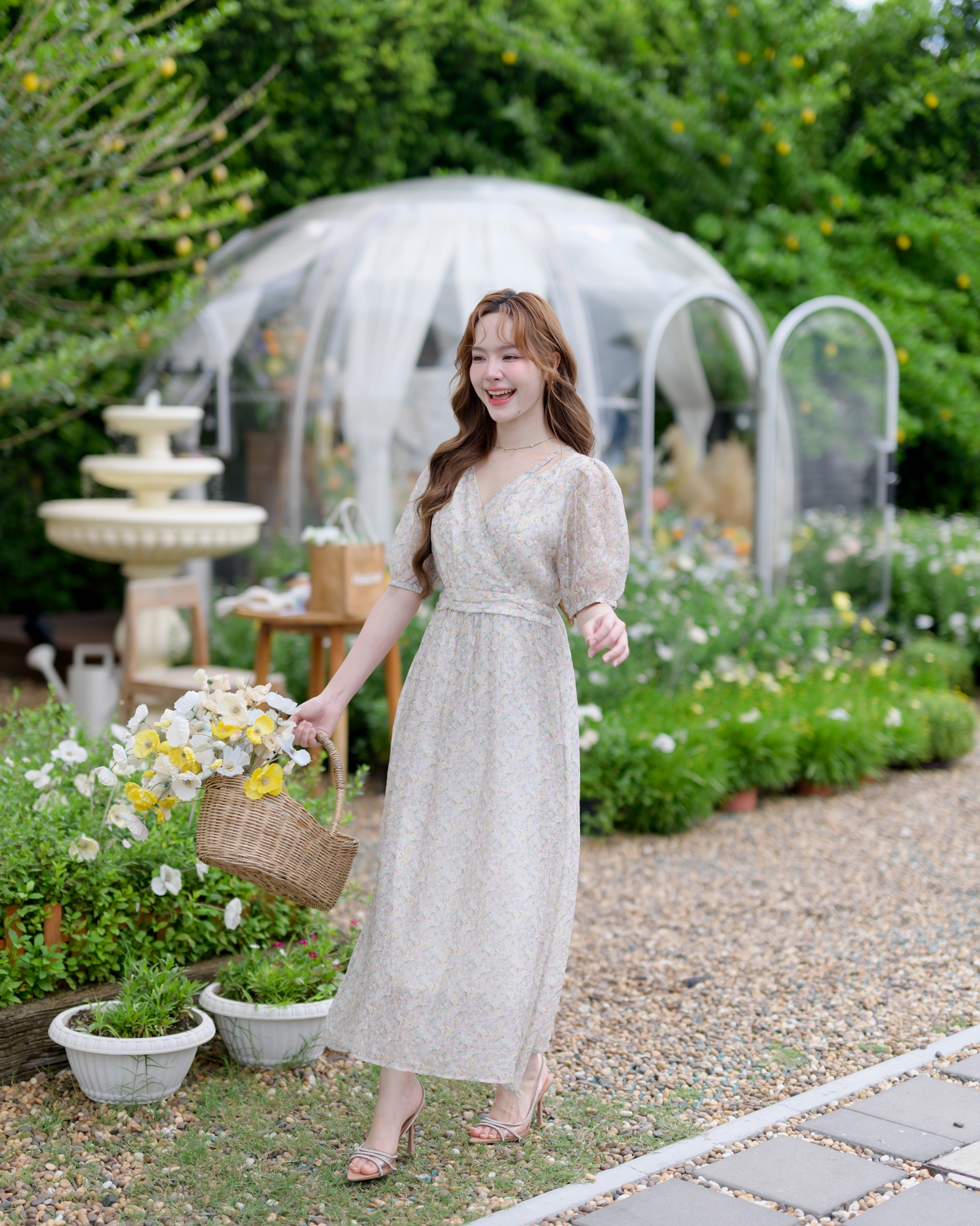 kudapy เดรสยาวดีไซน์หวานละมุนมีกลิ่นอายของความวินเทจ ลายพริ้นท์ดอกไม้เล็กๆ เหมือนวิ่งเล่นในทุ่งดอกไม้