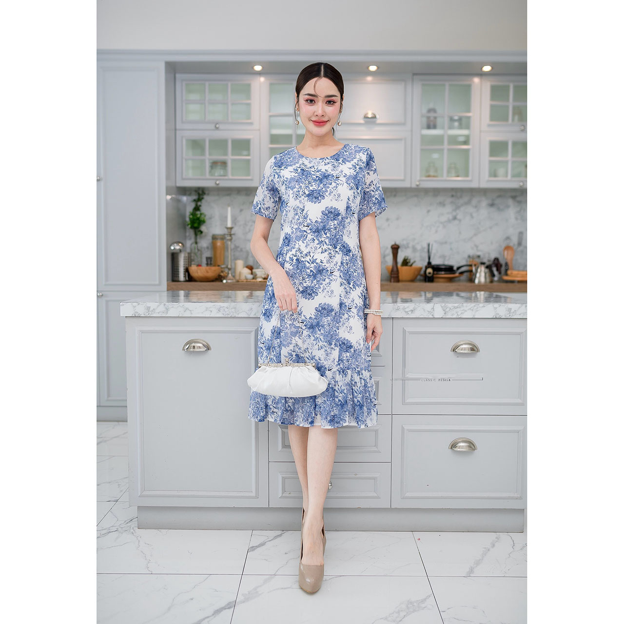 kudapy เดรสสั้นสีขาว/สีกรม ผ้าชีฟองผ้าใส่สบายพิมพ์ลายดอกไม้ ทรงแขนสัั้นชายกระโปรงระบาย