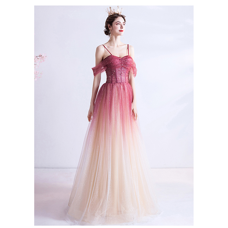 kudapyเดรสยาวออกงานสีแดง ปาดไหล่มุ้งโทนไล่สีแต่งกากเพชร